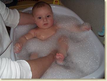 20050104-01 In de wasmand in bad